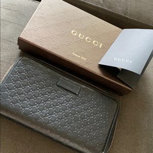 Gucci Black Zip Wallet